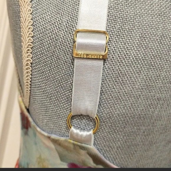 Gorgeous Fitted Ted Baker Dress - Picture 9 of 10